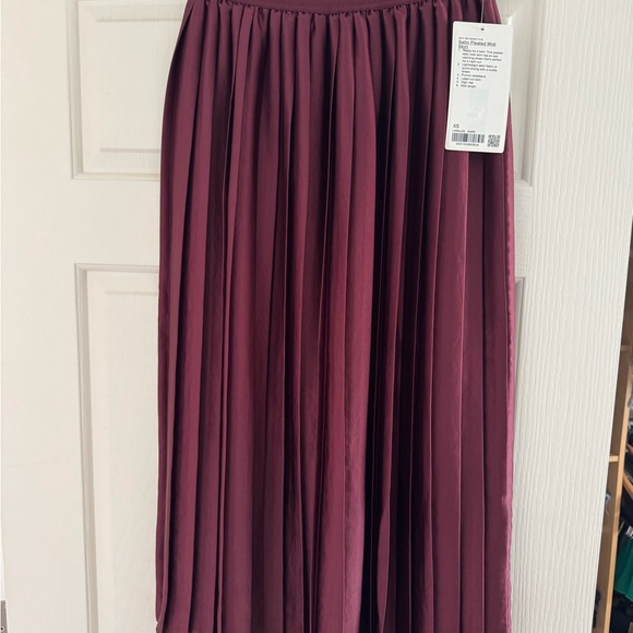 Lululemon Satin Pleated Midi Skirt in Garnet - Picture 7 of 8